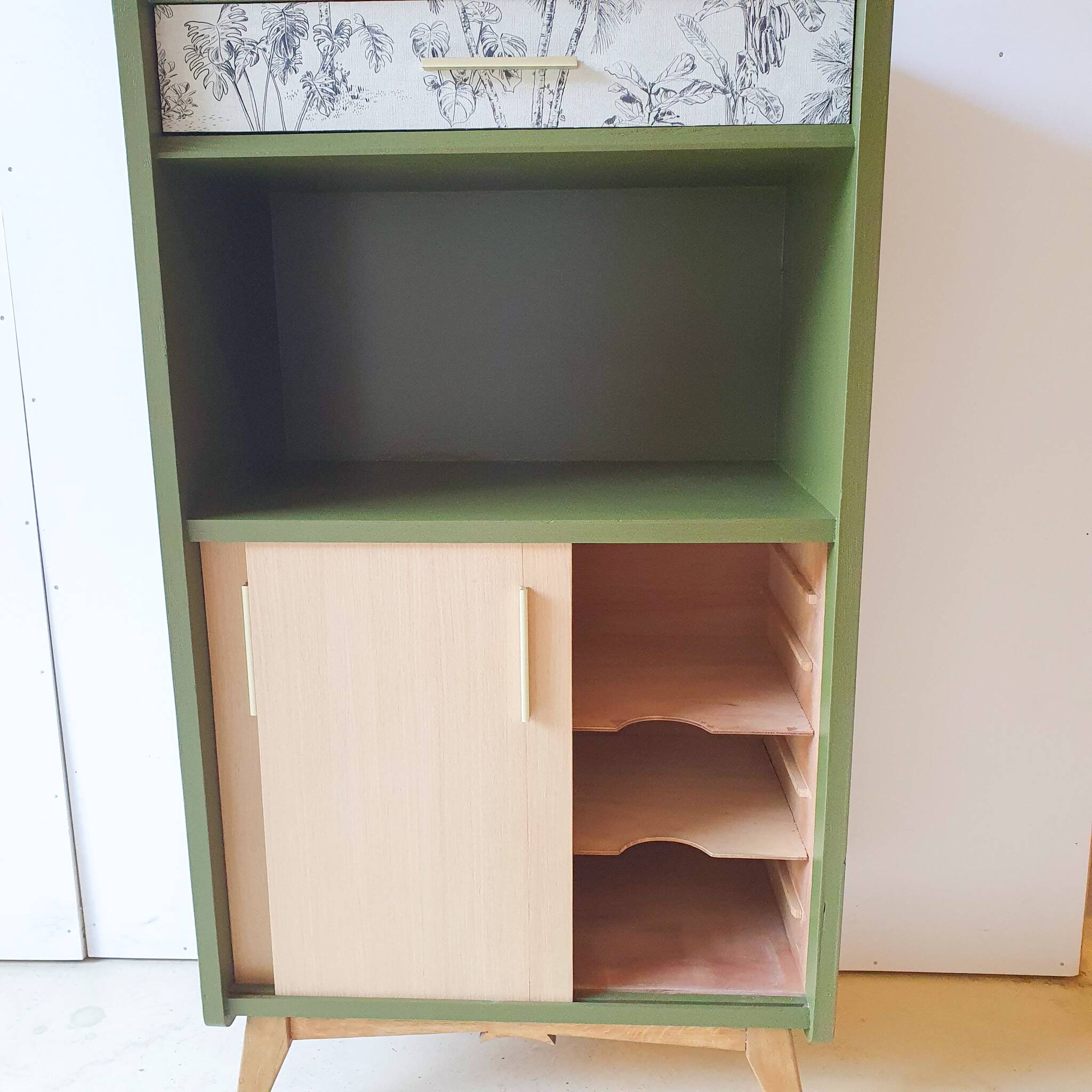 Small secretary buffet