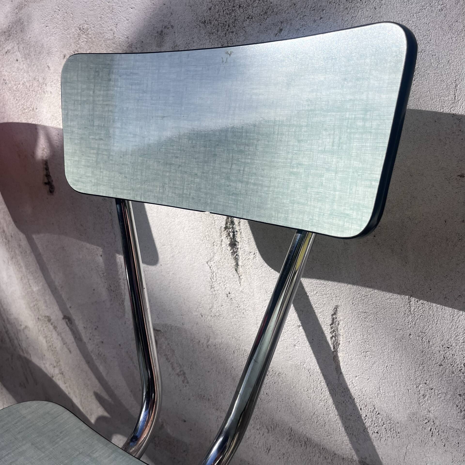 4 chaises en formica