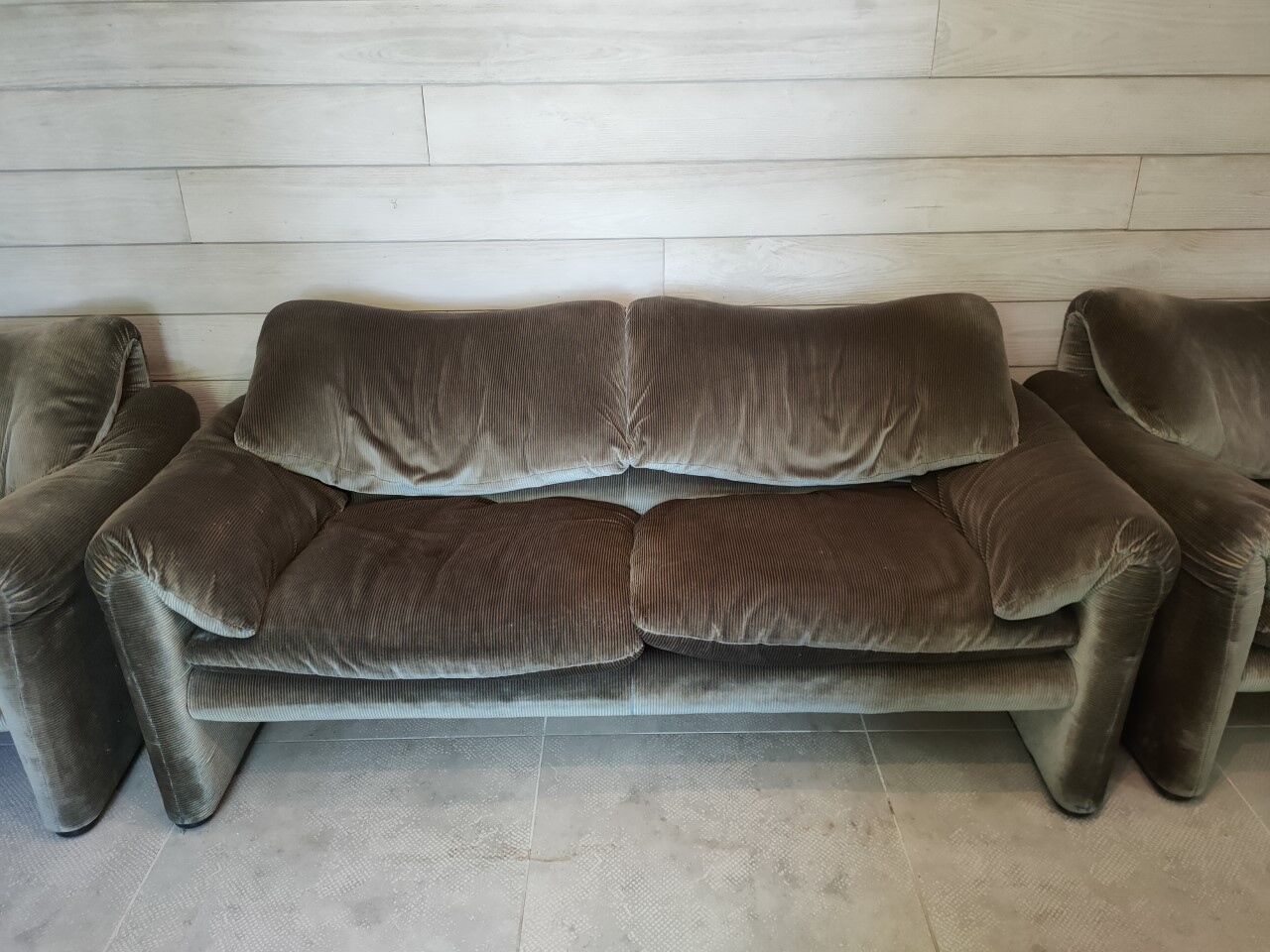 Sofa by Vico Magistretti for Cassina model Maralunga