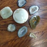Empty pocket in agate