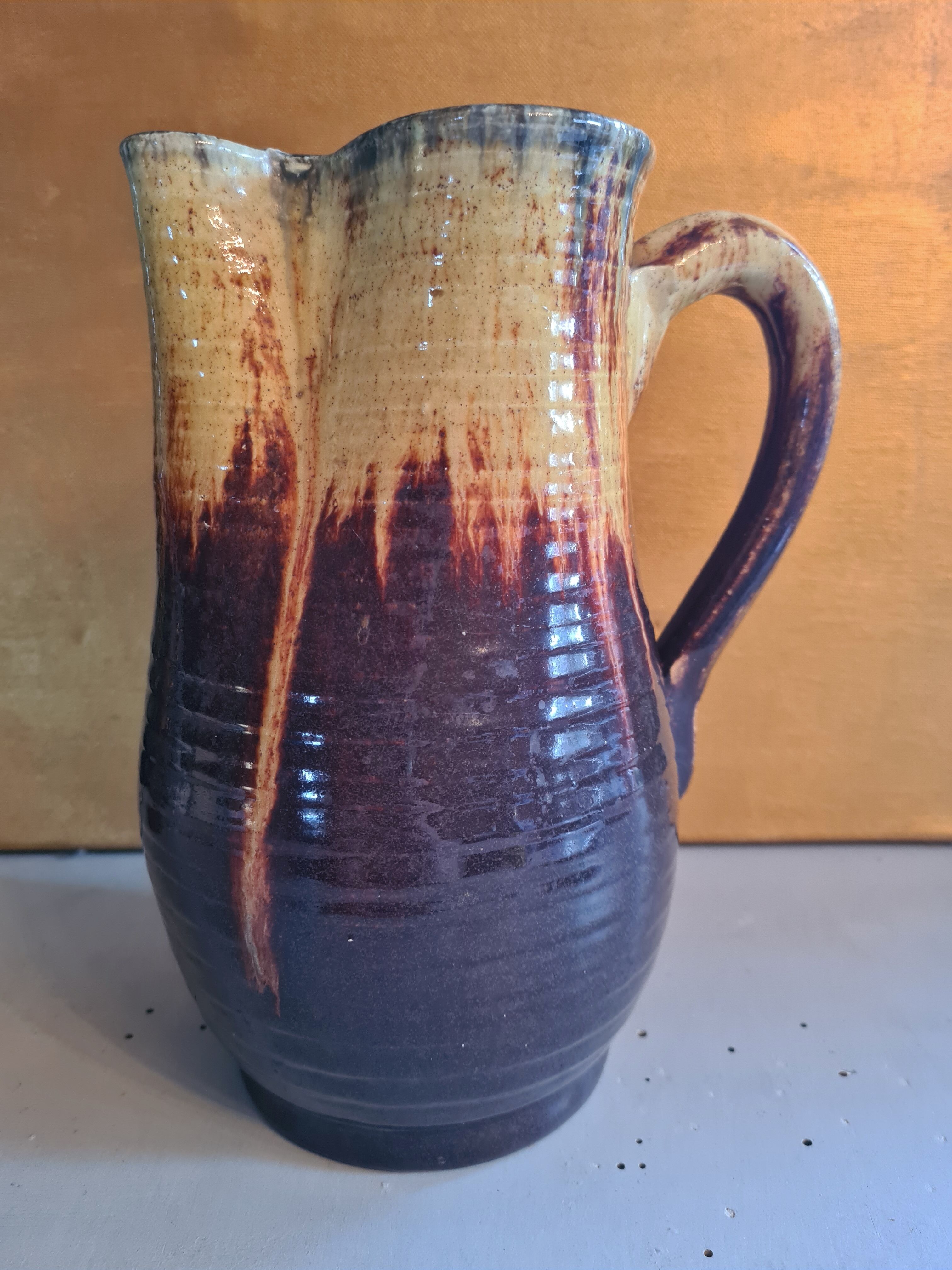 Modernist pitcher in glazed ceramic with pinched beak from Accolay
