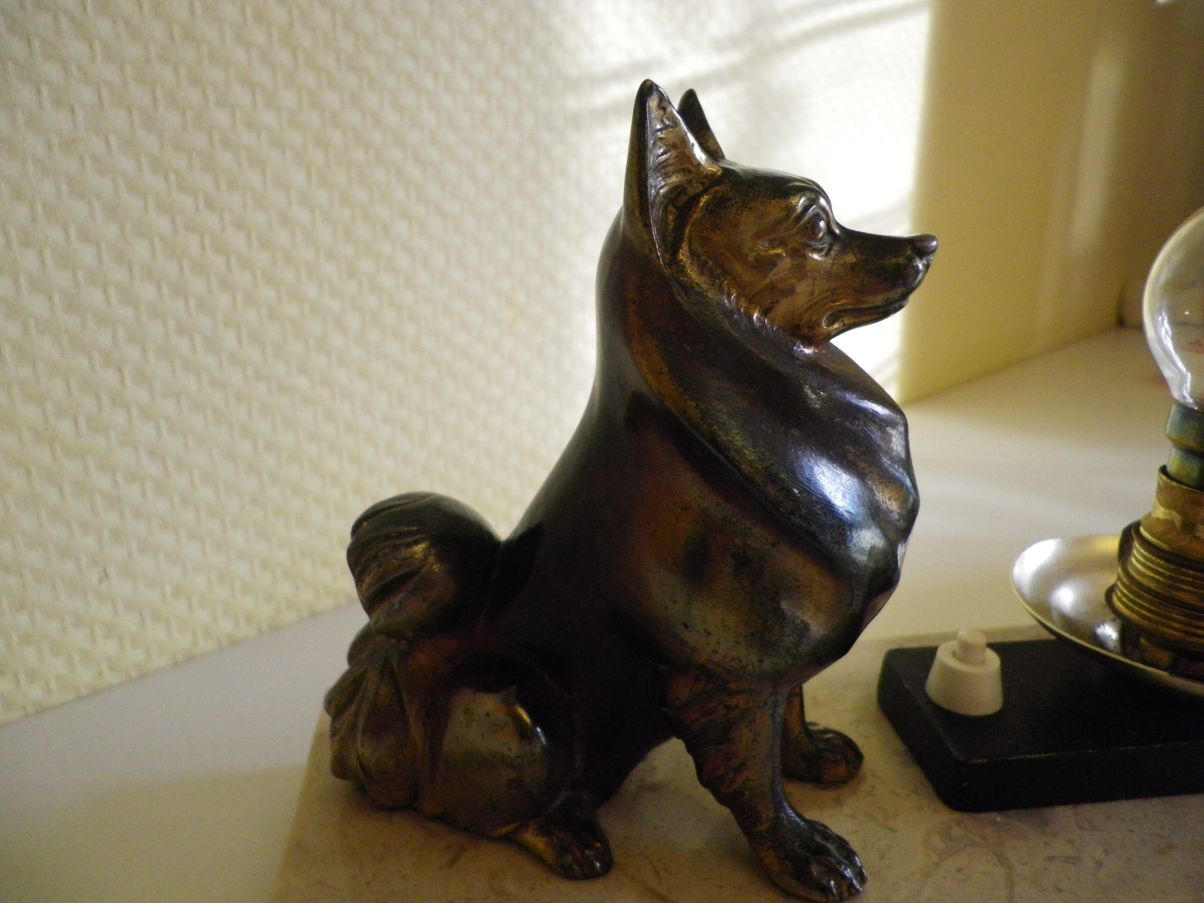 Table lamp, art deco, marble, opaline, bronze patinated metal decoration, switch