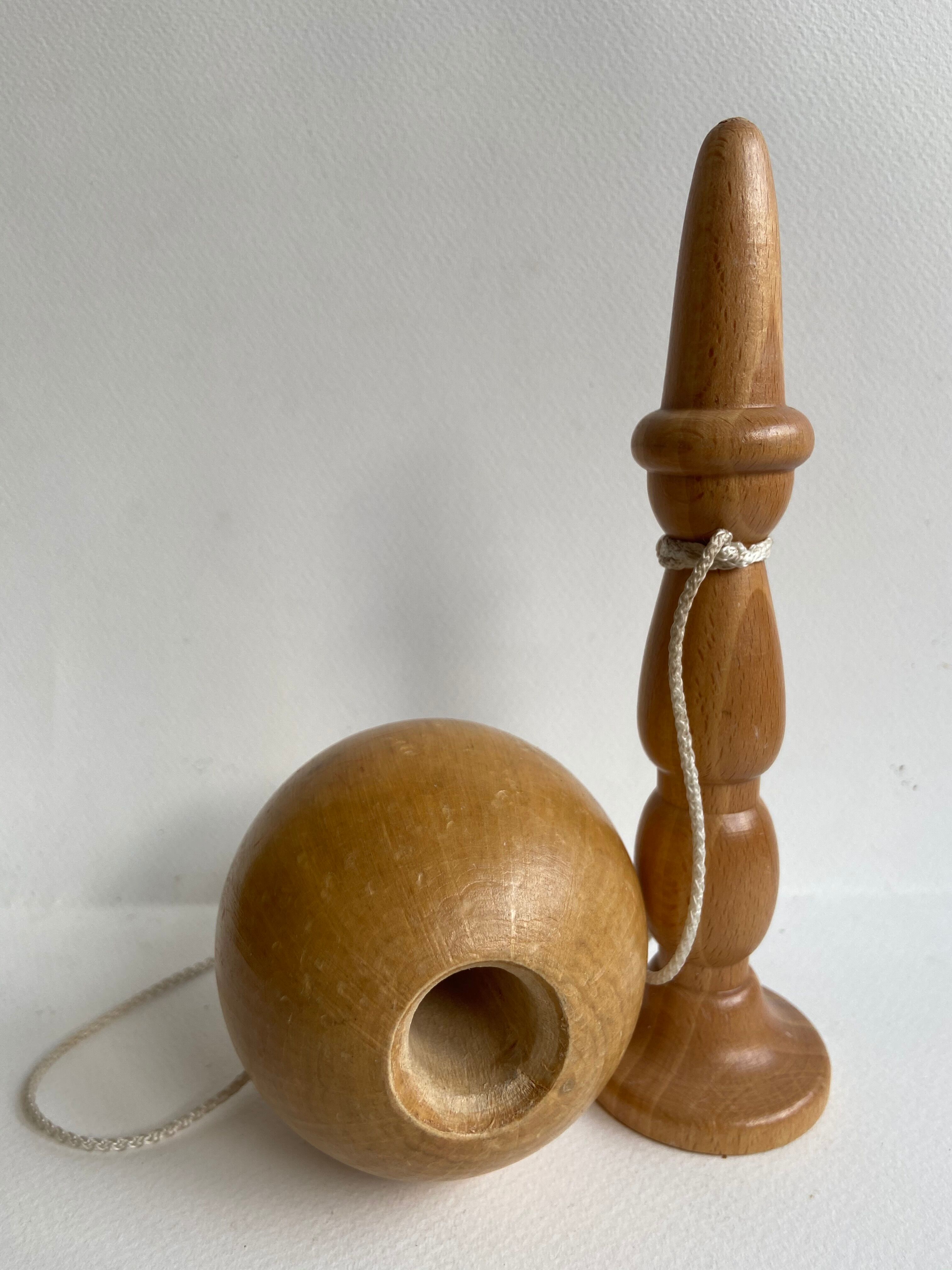 Light wood bilboquet