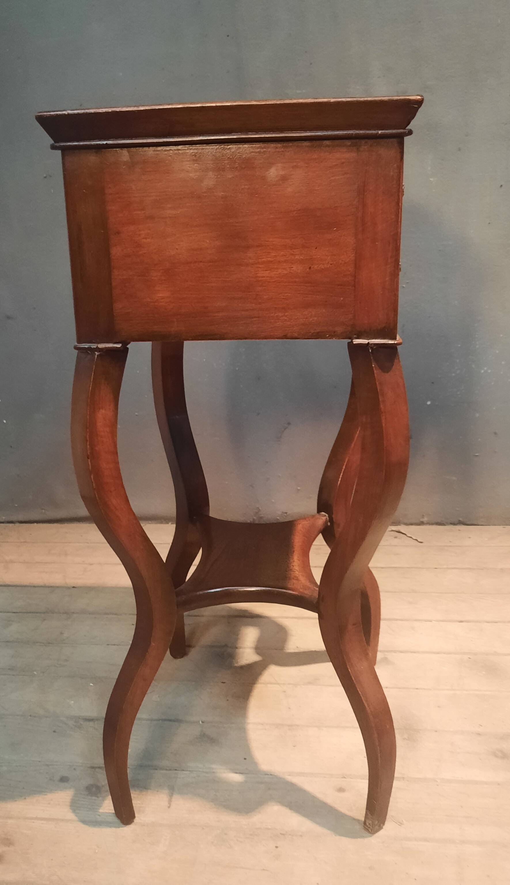 Coiffeuse  du dix-neuvieme sciecle
