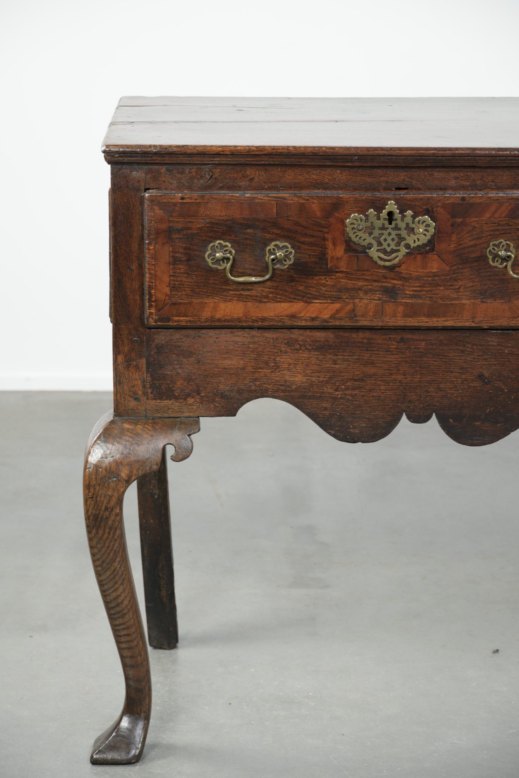 Large antique English oak sideboard from the 18th century with elegant legs