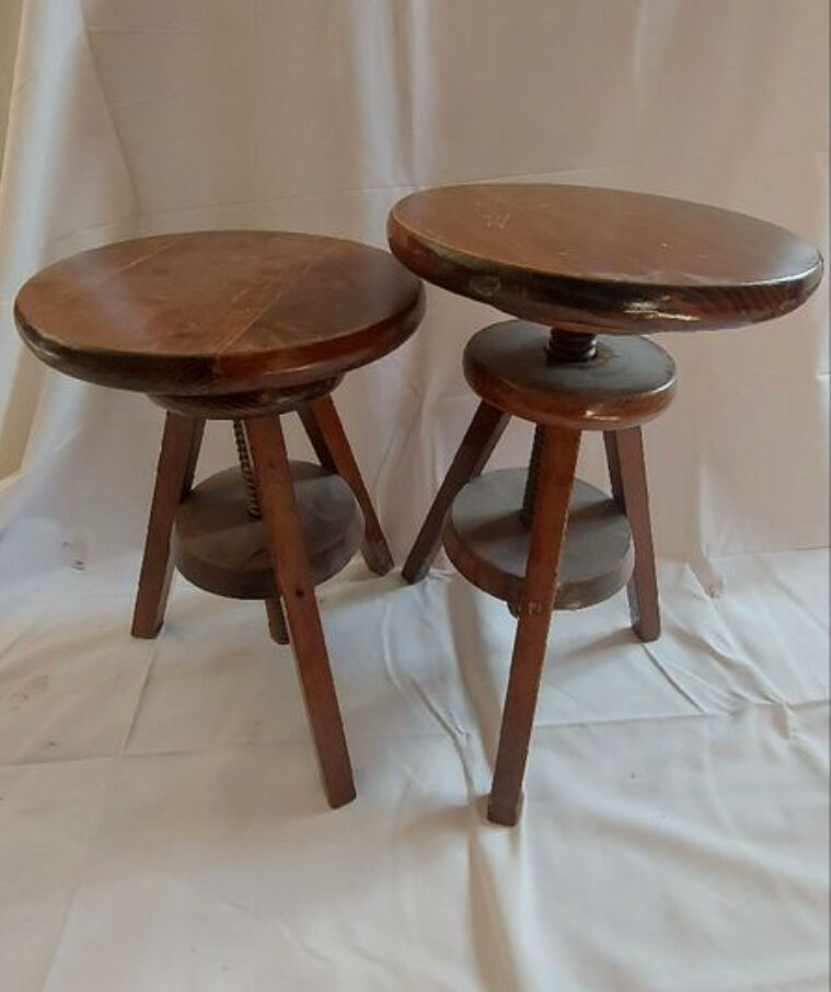 Lot de deux tabourets à vis