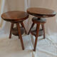 Lot de deux tabourets à vis
