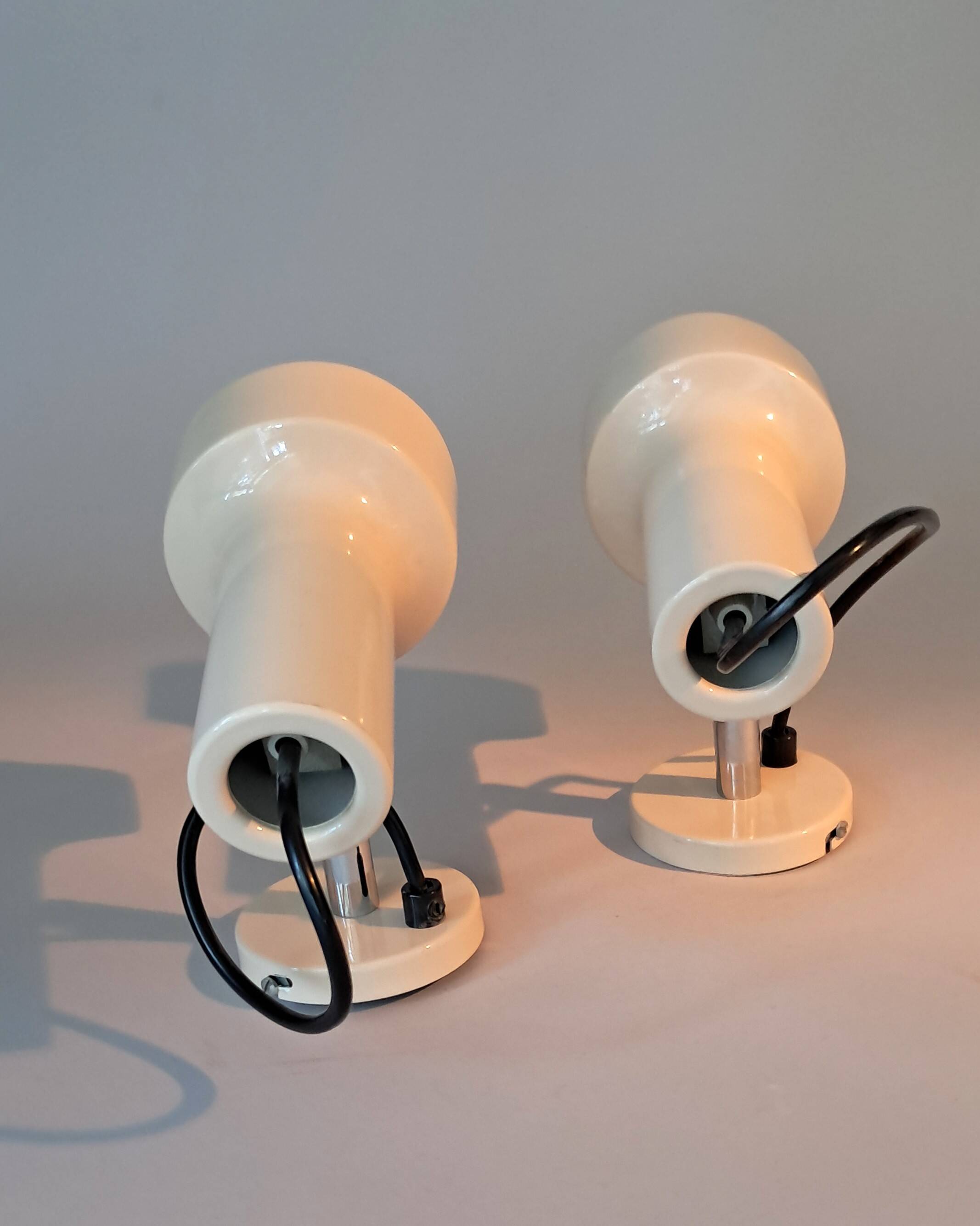 Pair of 1970 wall lights in beige lacquered aluminum.