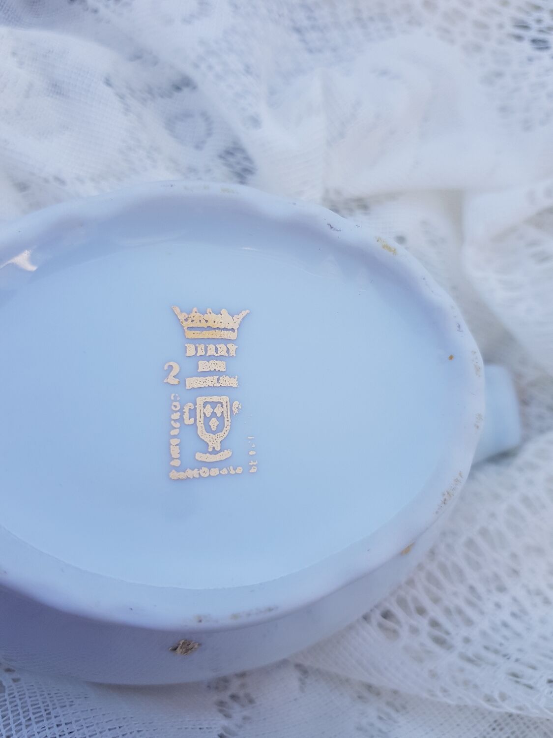 Porcelaine du berry gravy boat