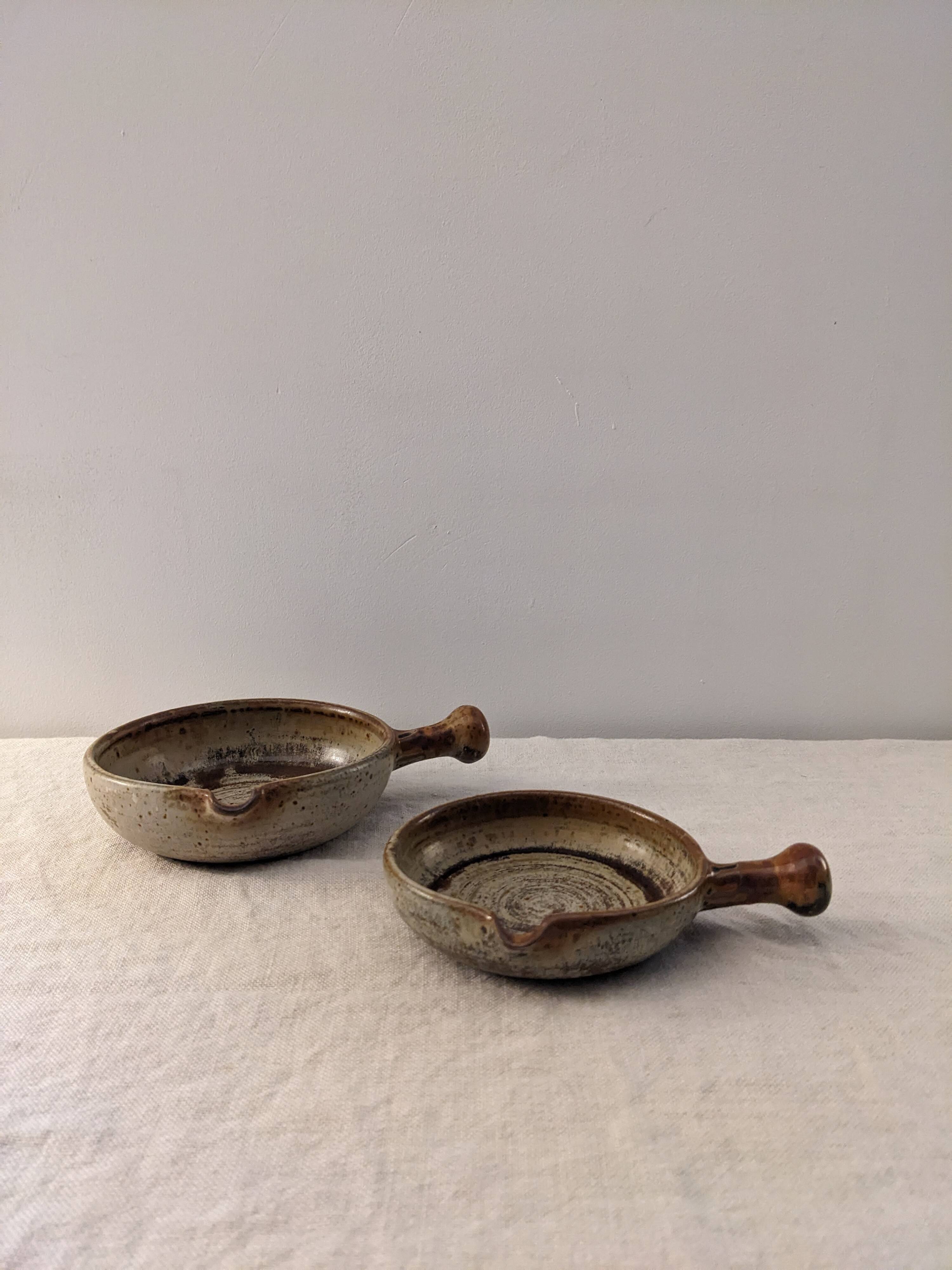 Lot de 2 caquelons en grès marron