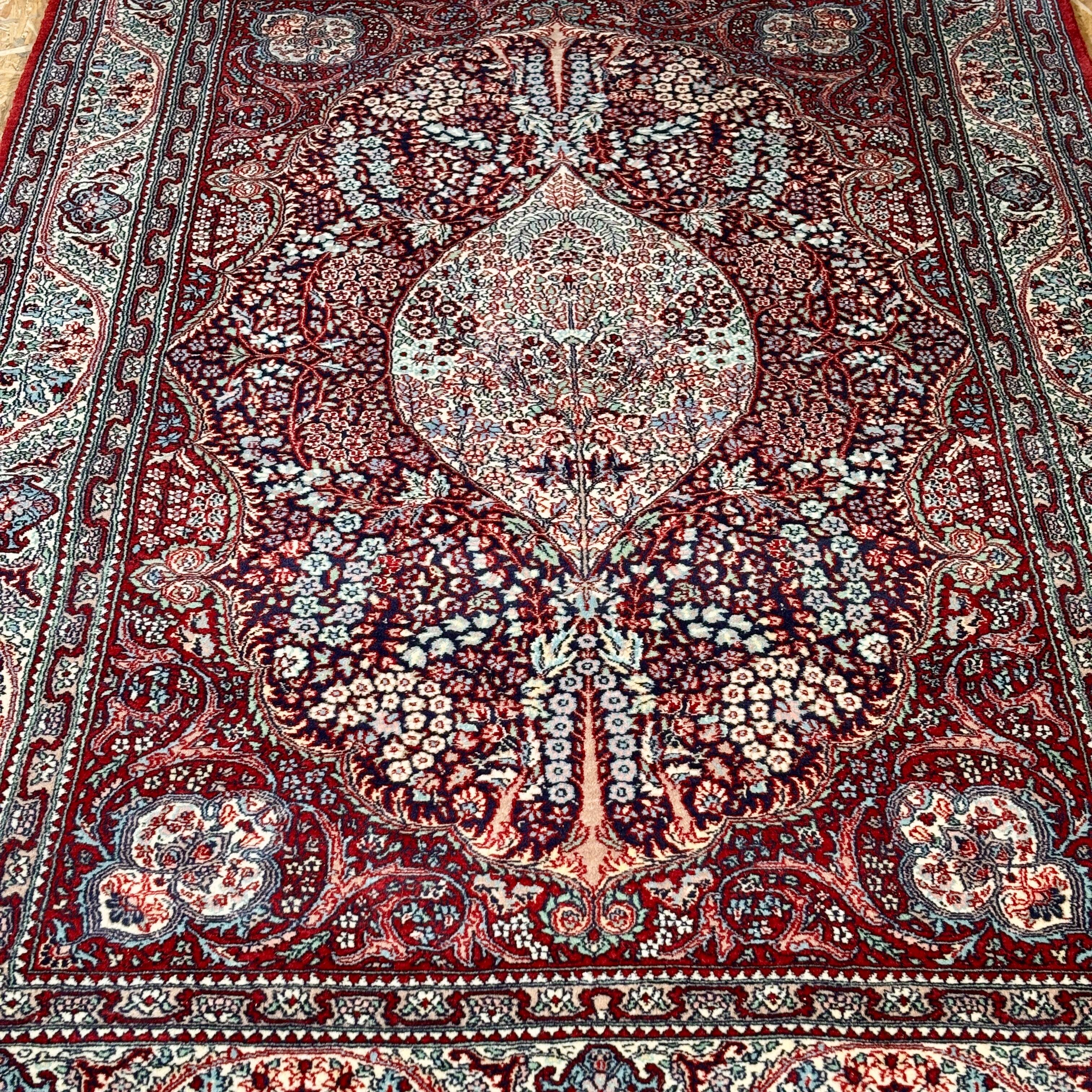 Authentic hand-knotted Persian Tabriz carpet, wool on cotton – 154 x 223 cm