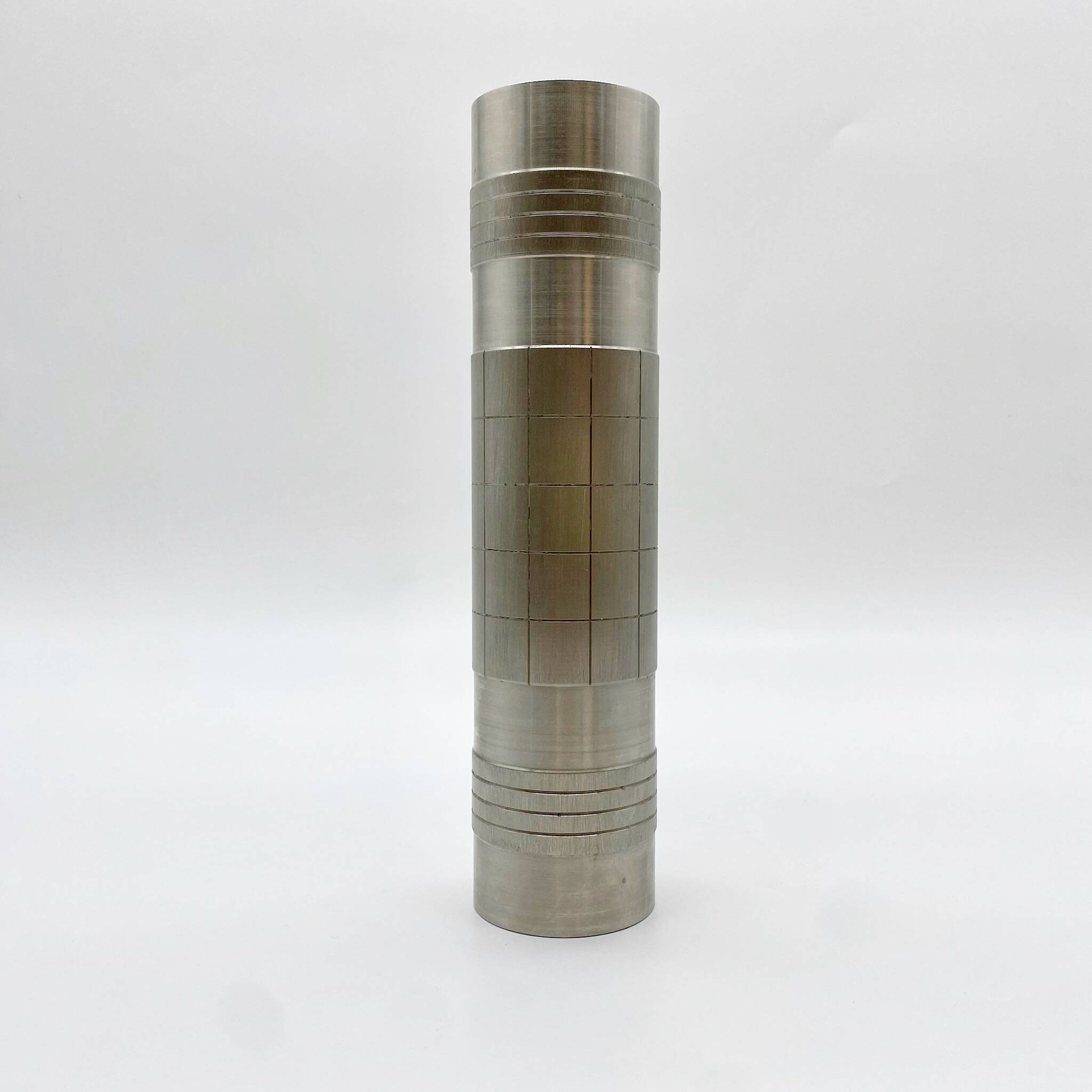 Vase rouleau brutaliste / aluminium brossé – 1960s