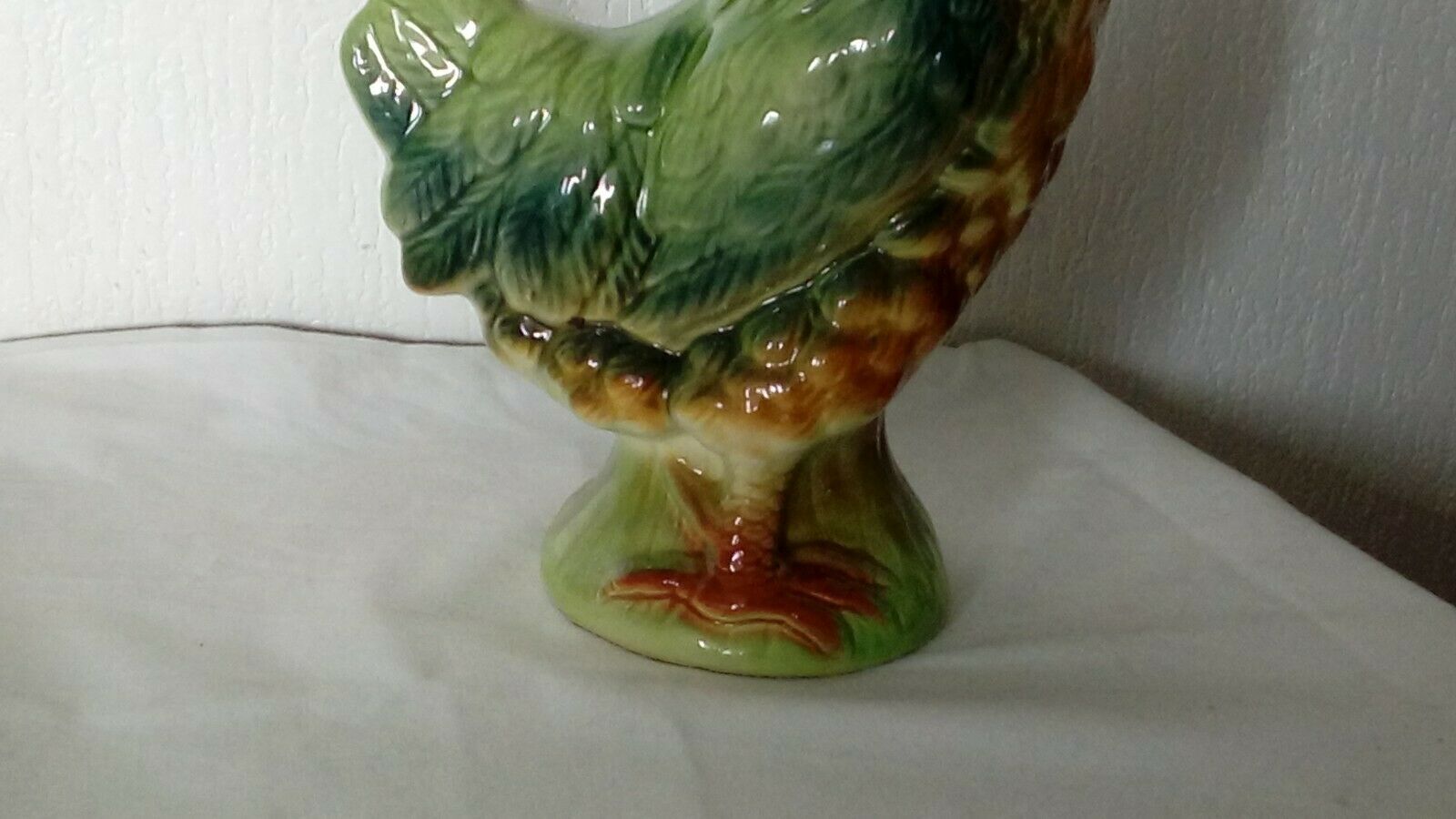 Pichet en barbotine le coq faience de st clement