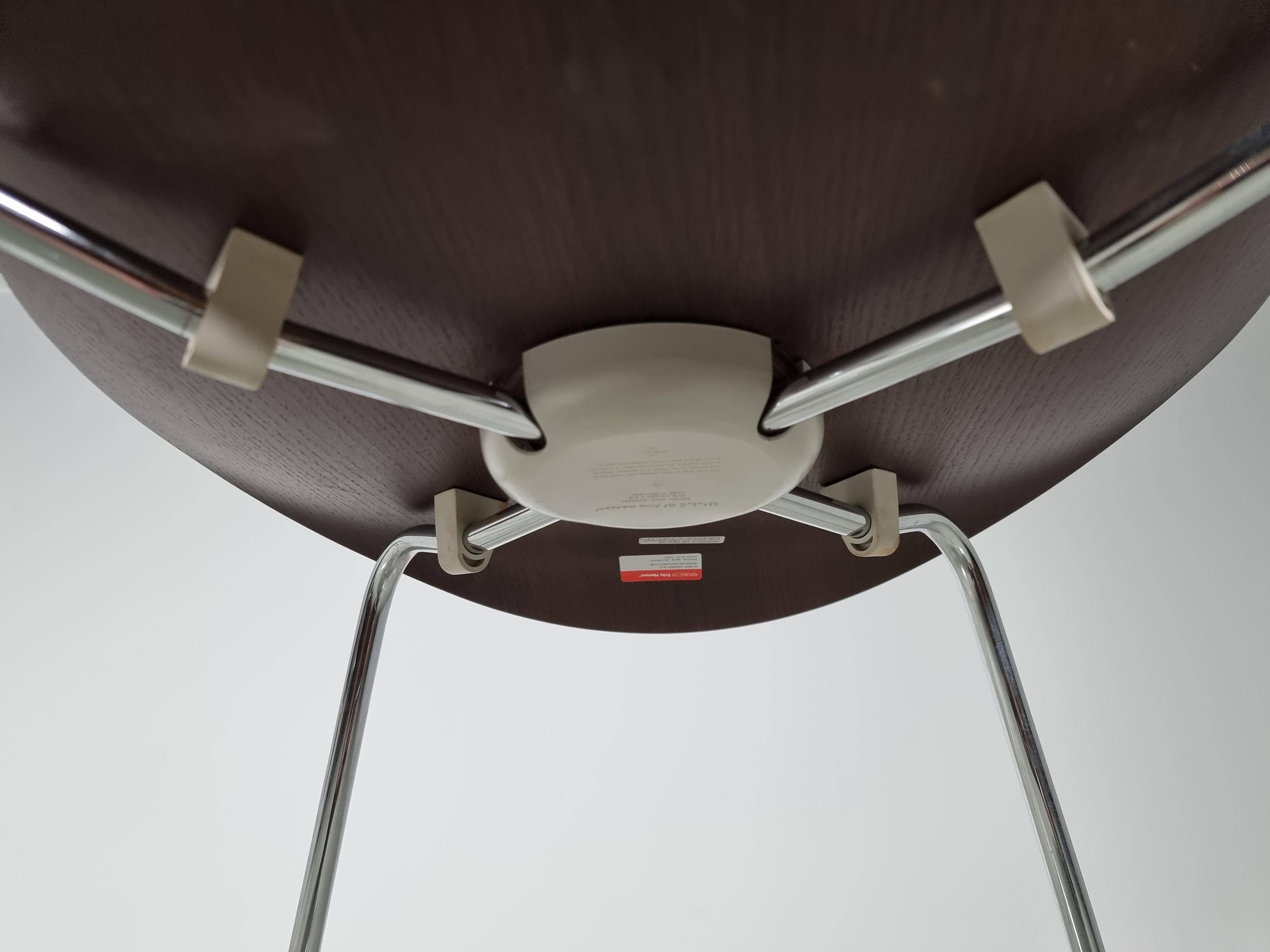 Set of 4 brown oak plywood bar stools by Fritz Hansen Series 7 by Arne Jacobsen.