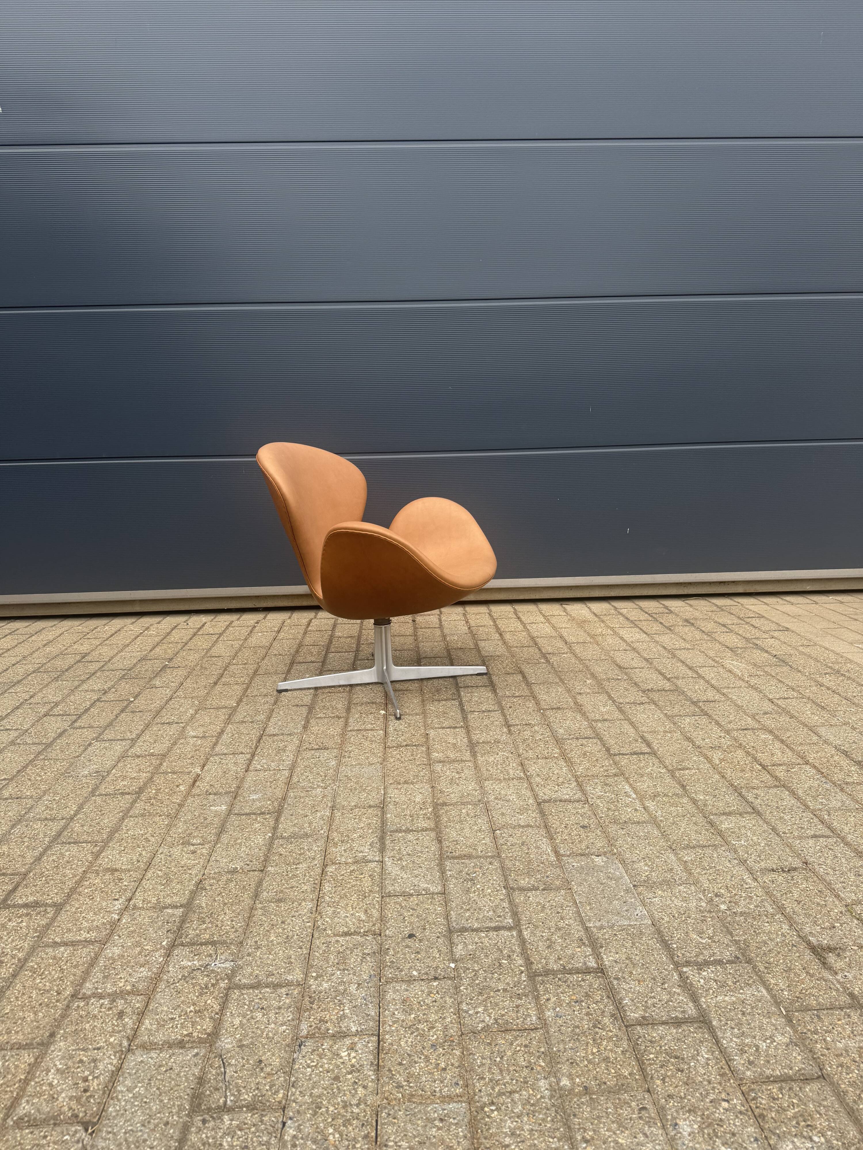 Fritz Hansen Swan Chair 05-‘67 Cognac Camel leather AS NEW