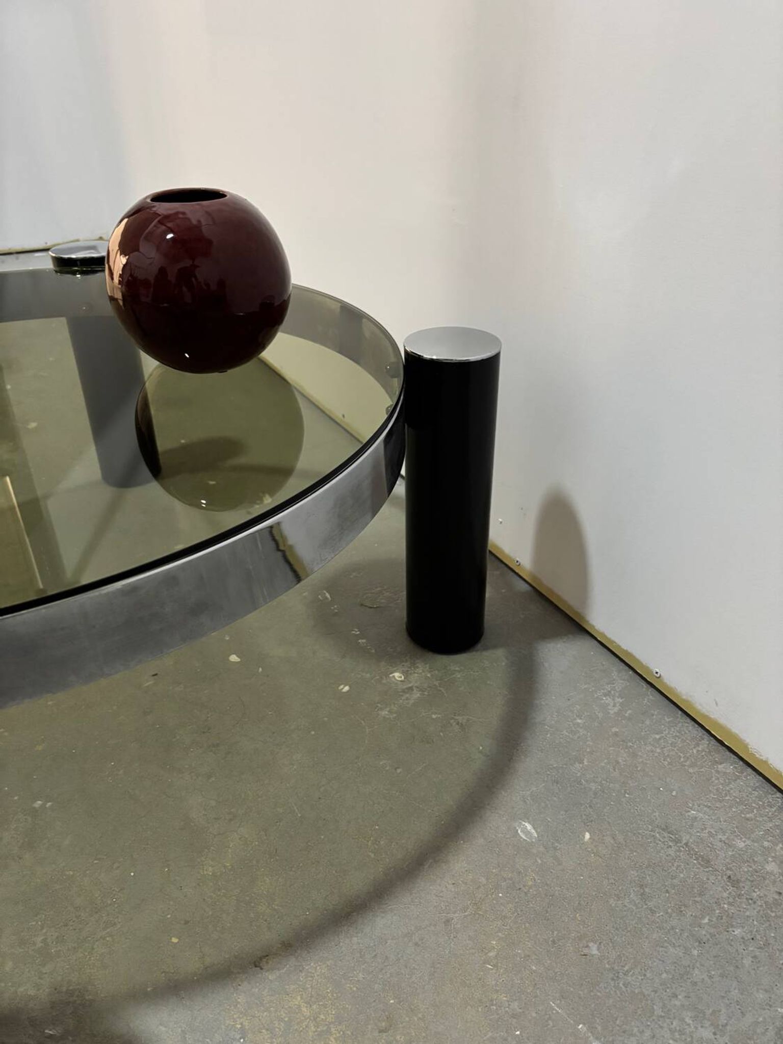 Vintage Italian design round coffee table in chrome and smoked glass.