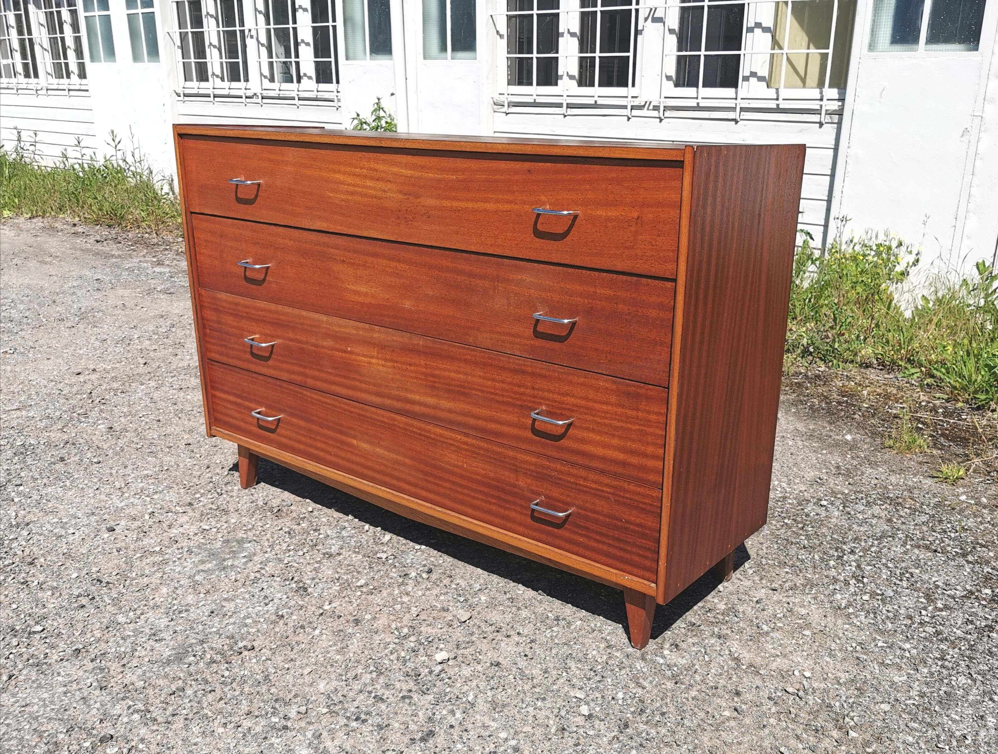 Chest of drawers