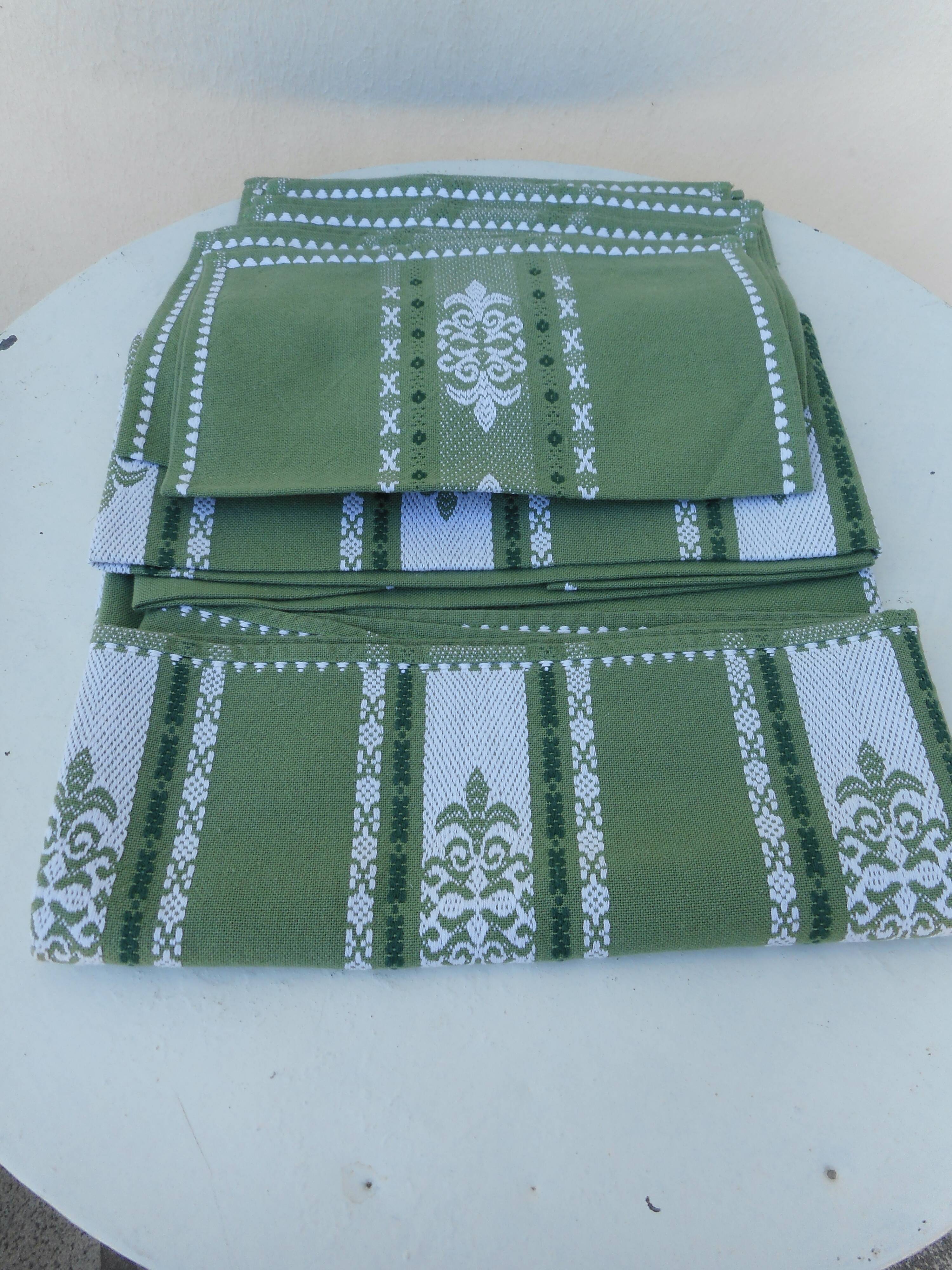 A tablecloth and six Basque towels