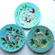 Sarreguemines dabbling plate: Birds pecking with cherries