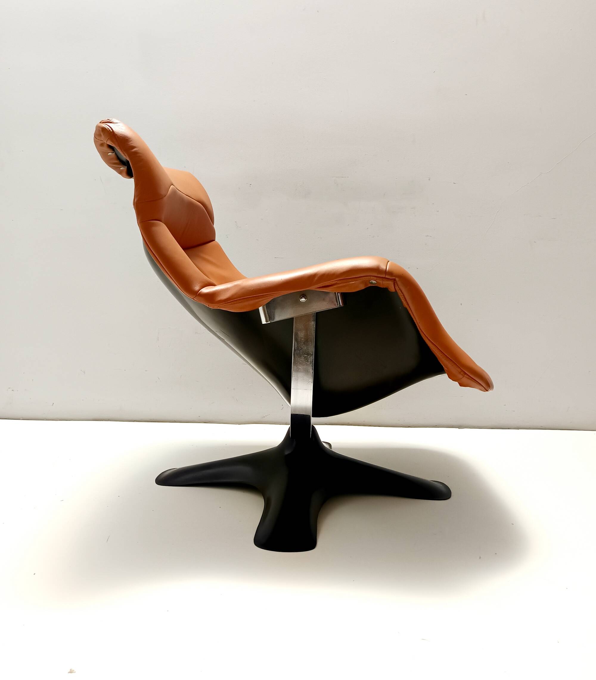 Karuselli Lounge Chair by Yrjö Kukkapuro for Haimi in Orange Leather, 1970s