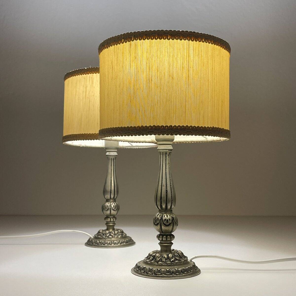 Lampe de table en métal, Italie années 1960