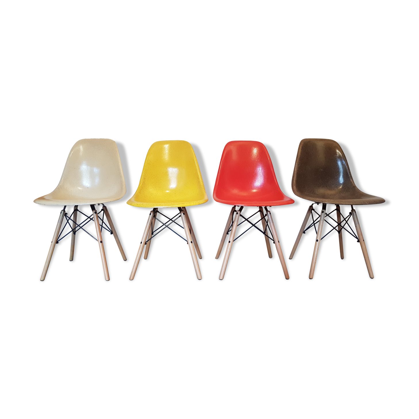4 DSW chairs by Charles and Ray Eames for Herman Miller