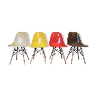 4 DSW chairs by Charles and Ray Eames for Herman Miller
