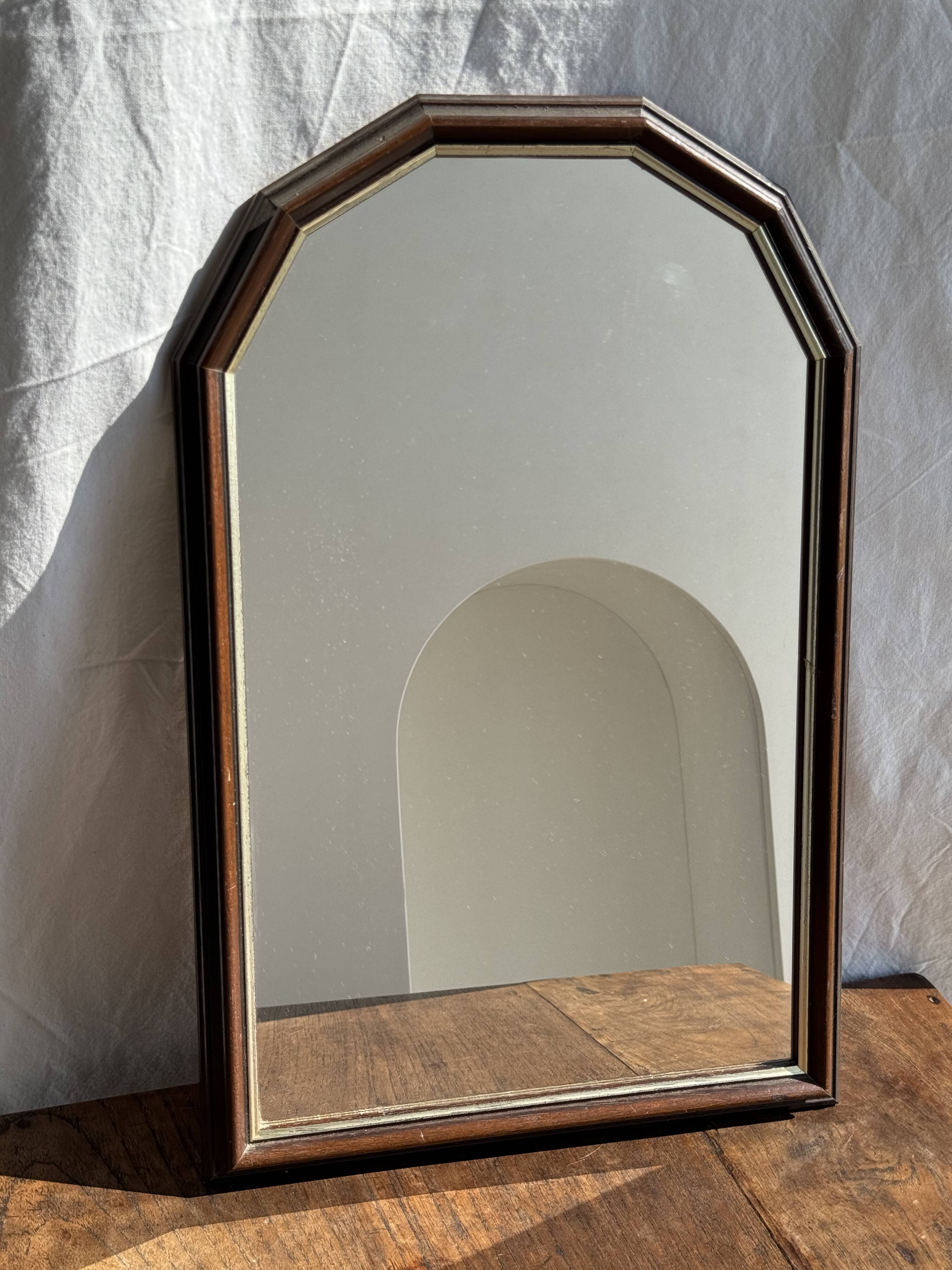 Small rounded mirror, wooden frame, gold frame H49.5