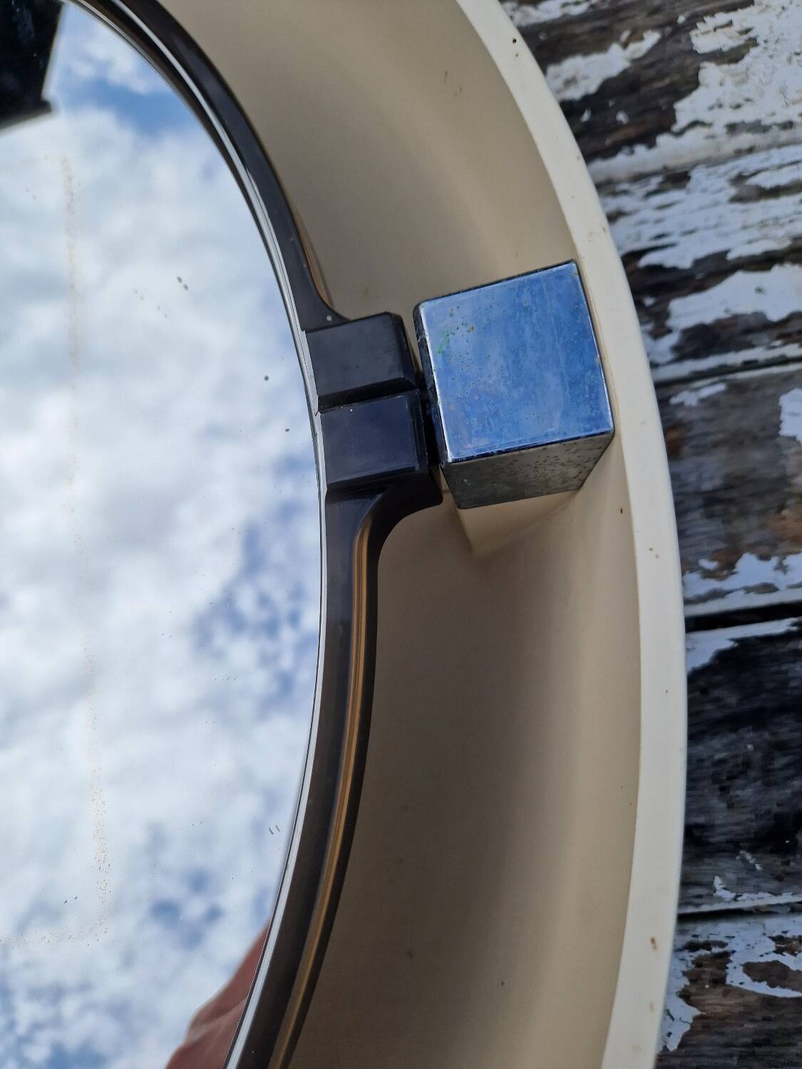 Round illuminated plastic mirror from the 70s