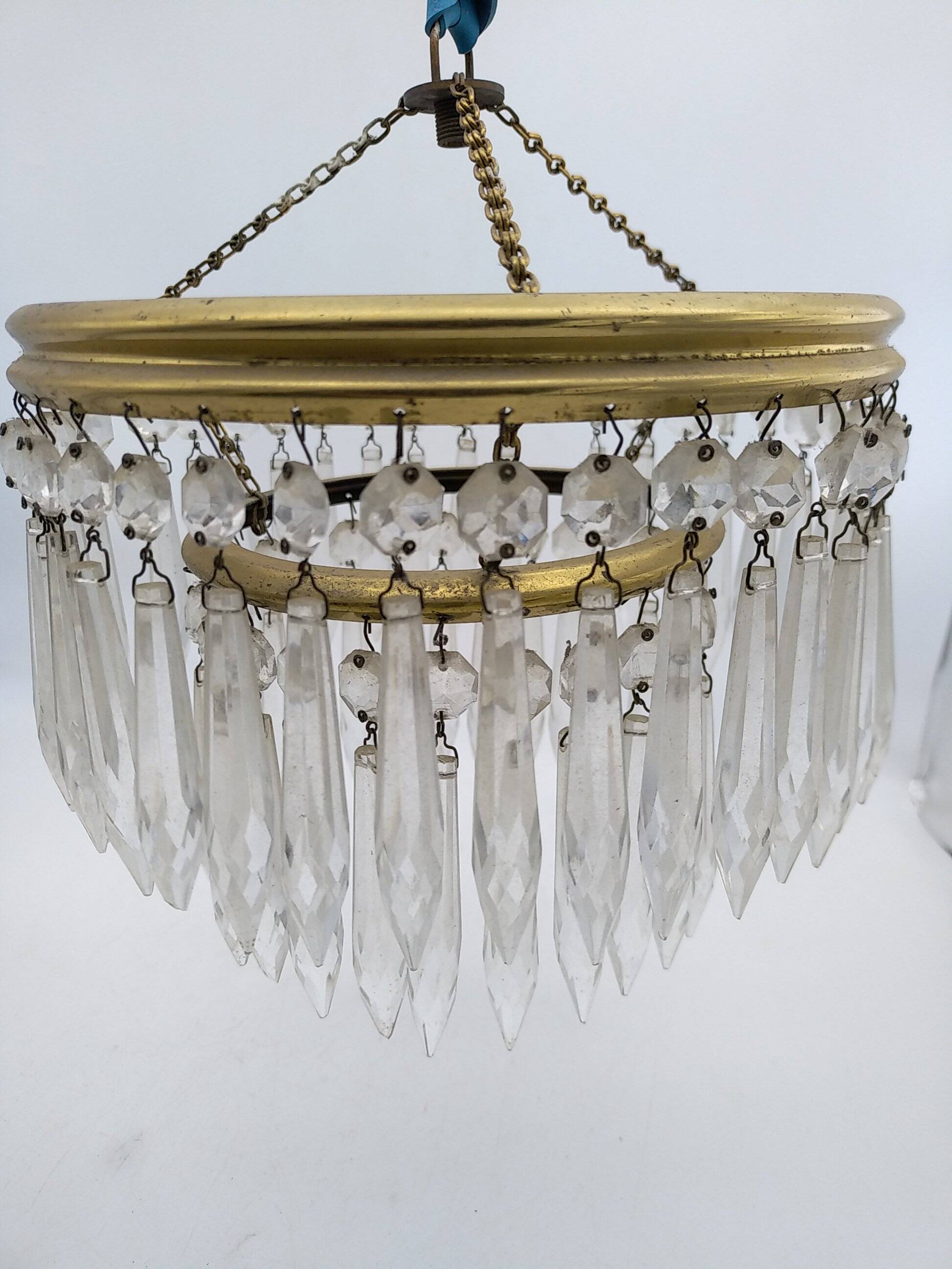 Small icicle tassel chandelier. Not electrified.
