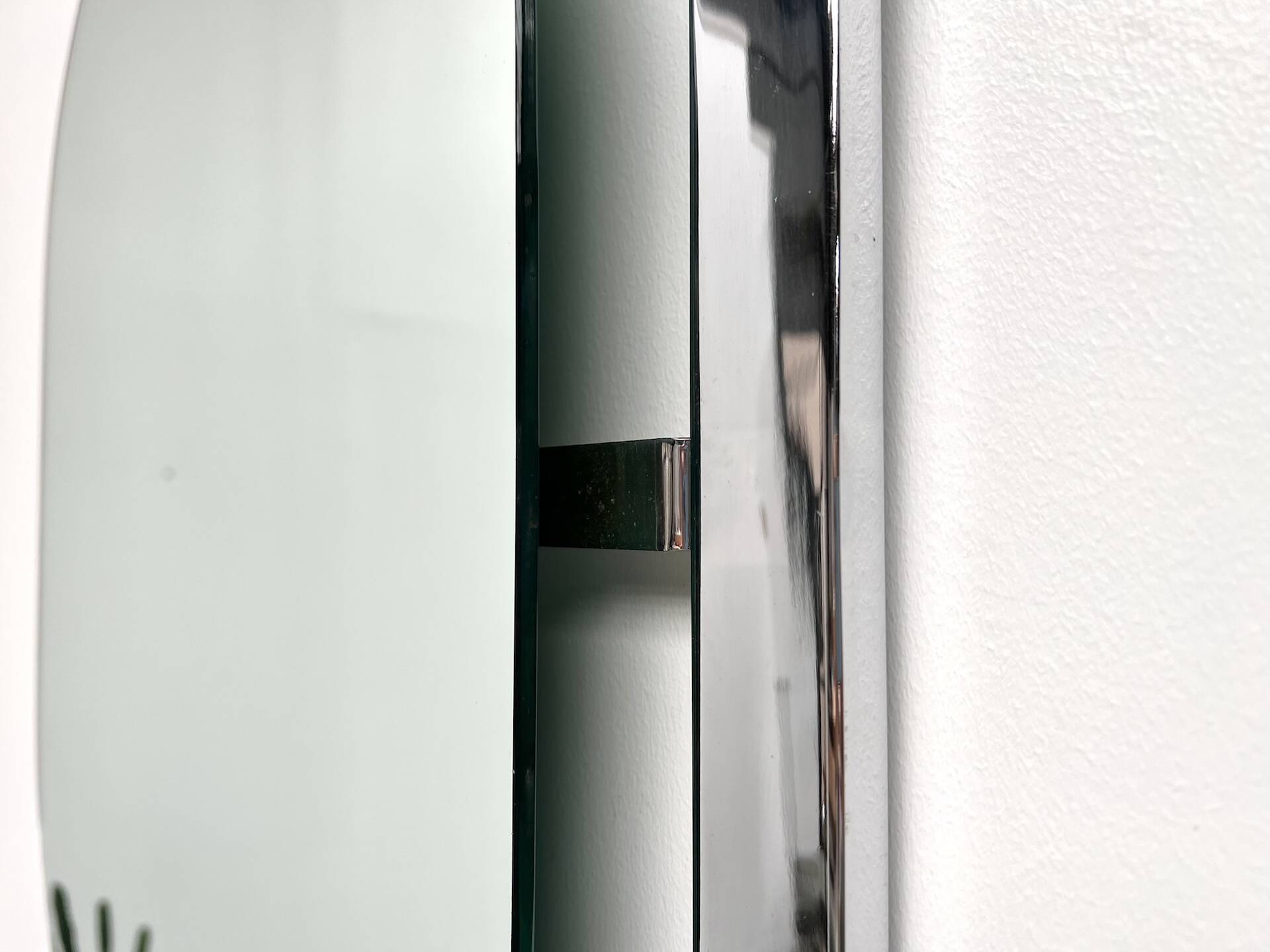 Bauhaus mirror in chrome-plated steel