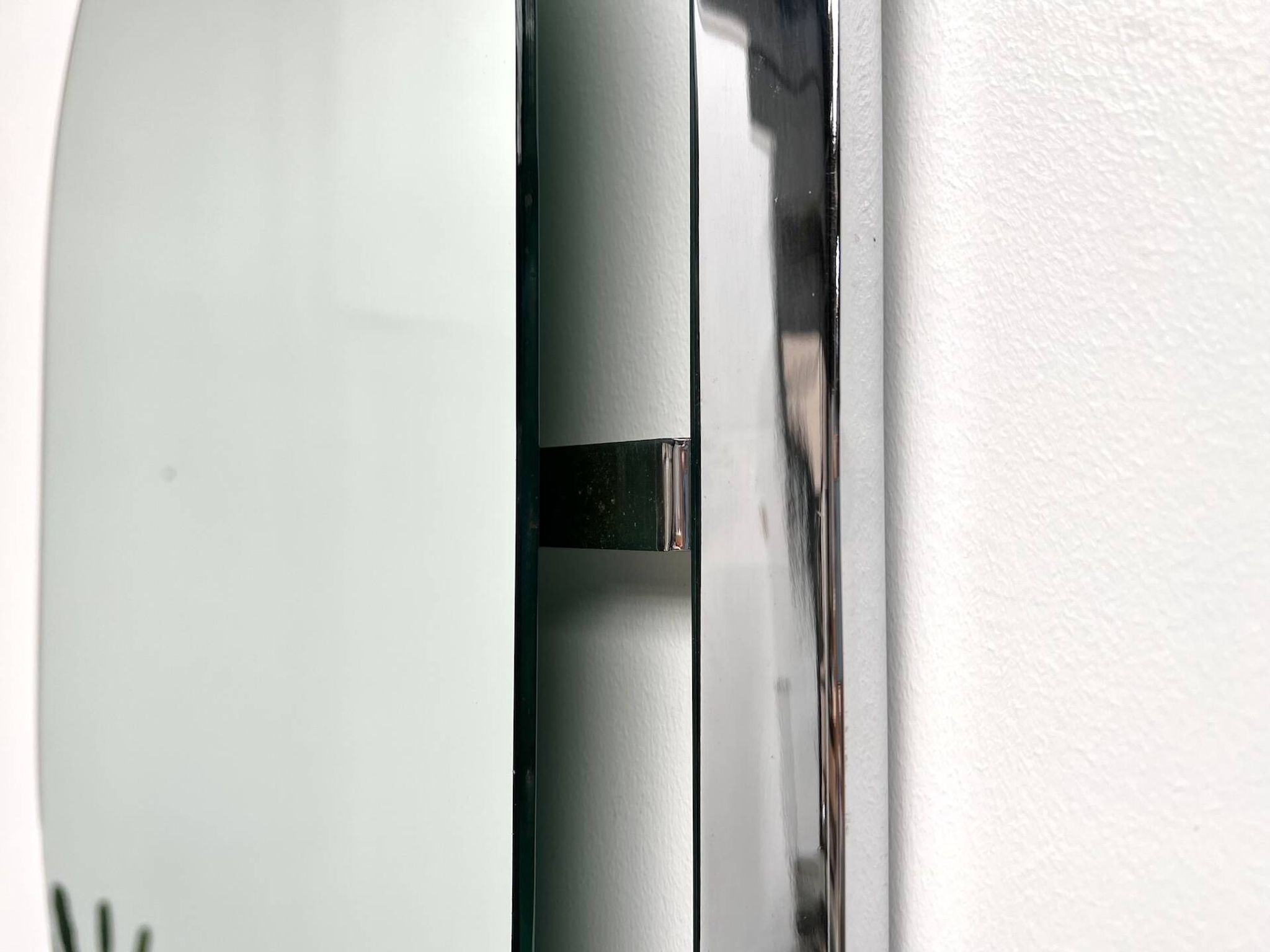 Bauhaus mirror in chrome-plated steel