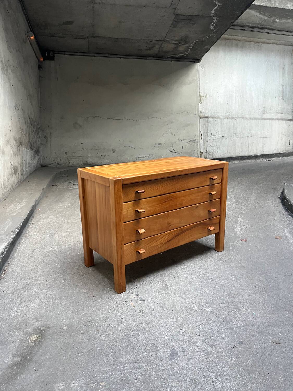 Maison Regain chest of drawers in elm and leather, 1970