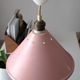 Suspension tôle emaillée rose vintage