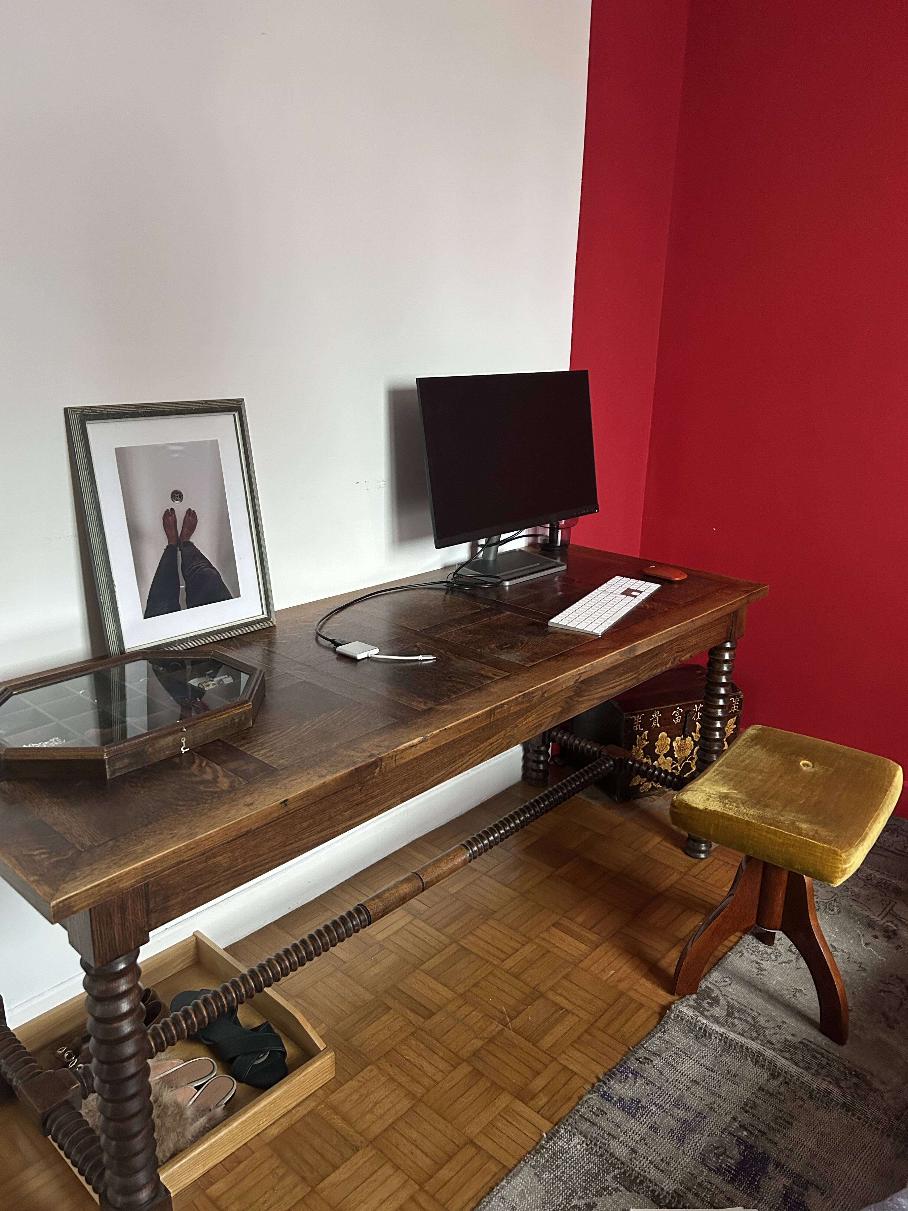 Longue table en bois massif