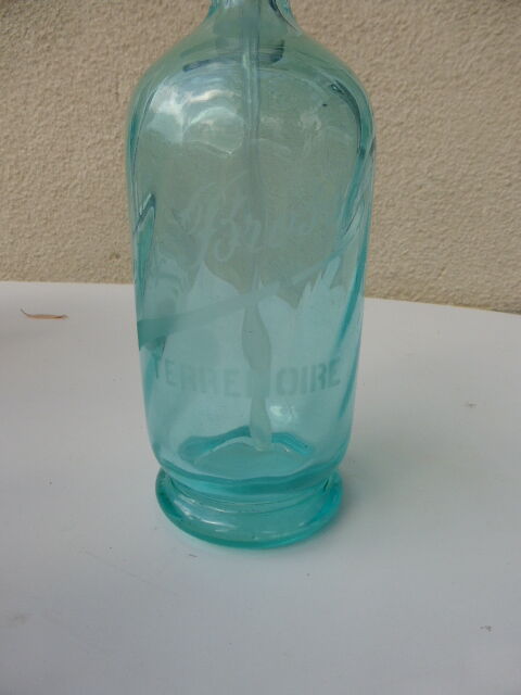 Turquoise blown and twisted glass siphon, Belle Epoque period, tin cap dated 1925, Boyer and Brush, Terre noire