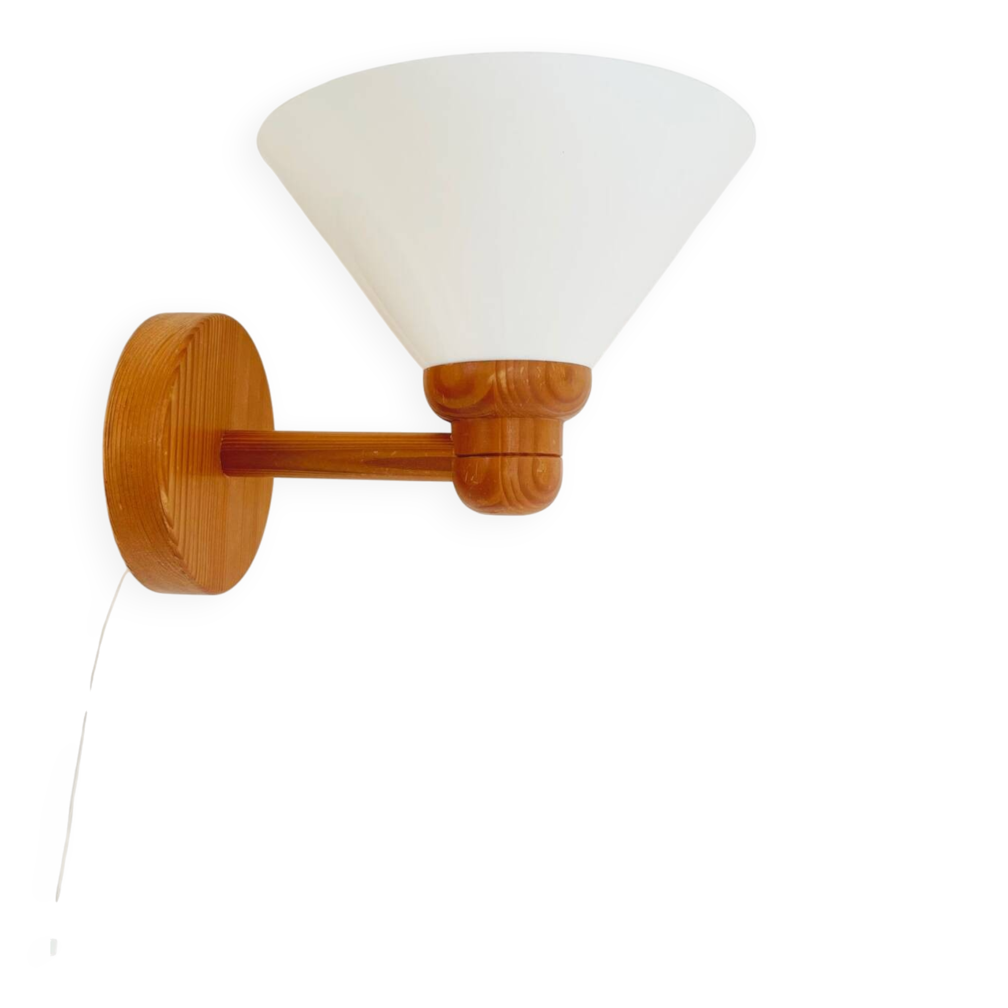 Scandinavian wall lamp in pine, circa 1970.