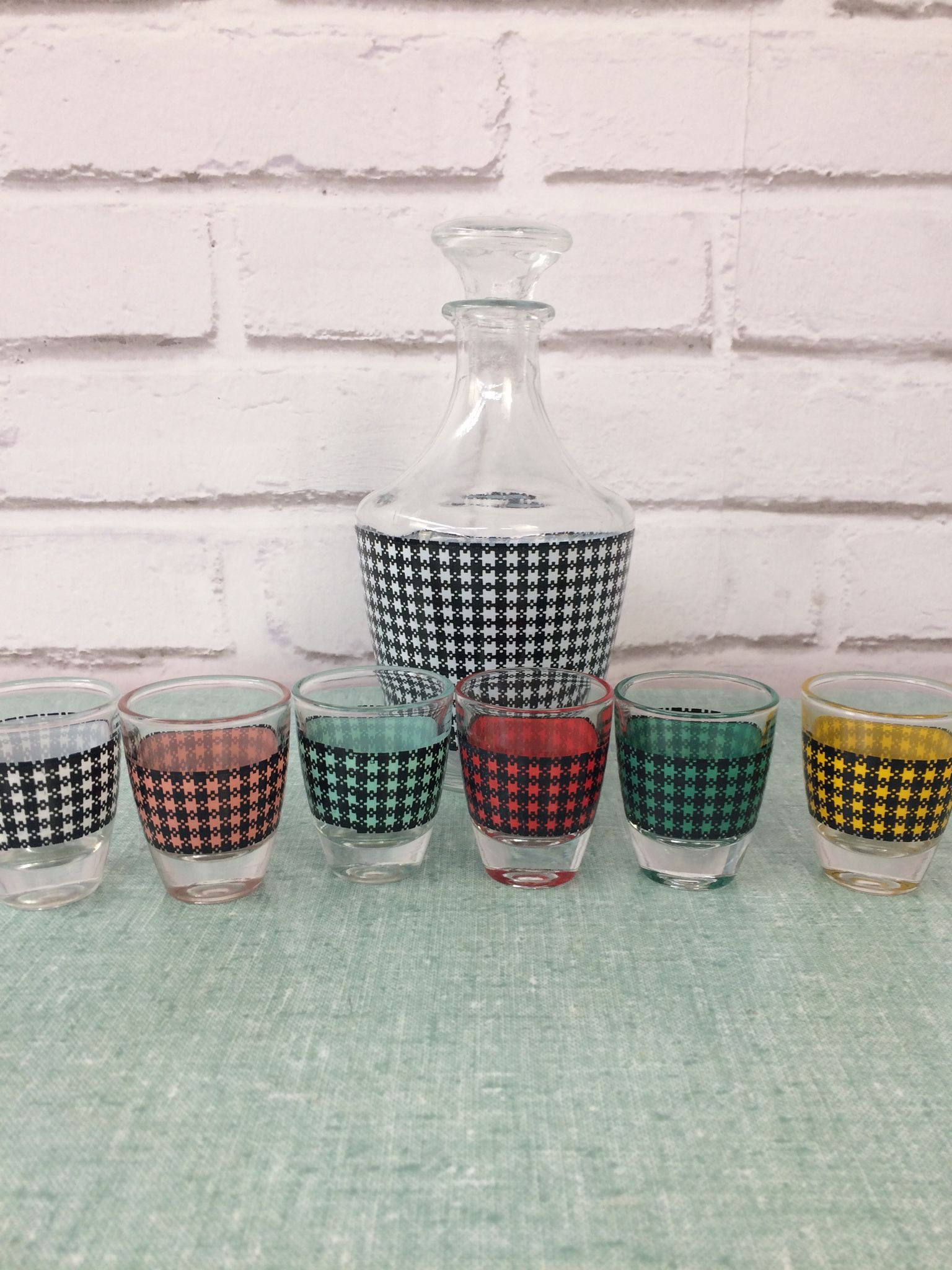 Carafe pied de poule et ses 6 verres assortis
