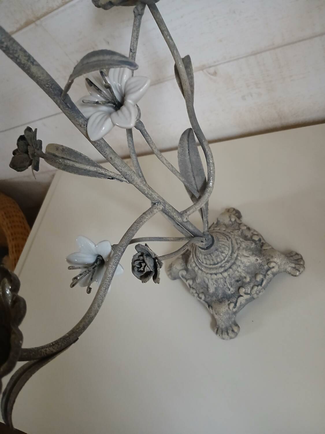 Antique chandelier in cast iron/metal and porcelain
