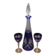 Service en cristal doublé bleu cobalt, composé d’une carafe et de deux verres assortis