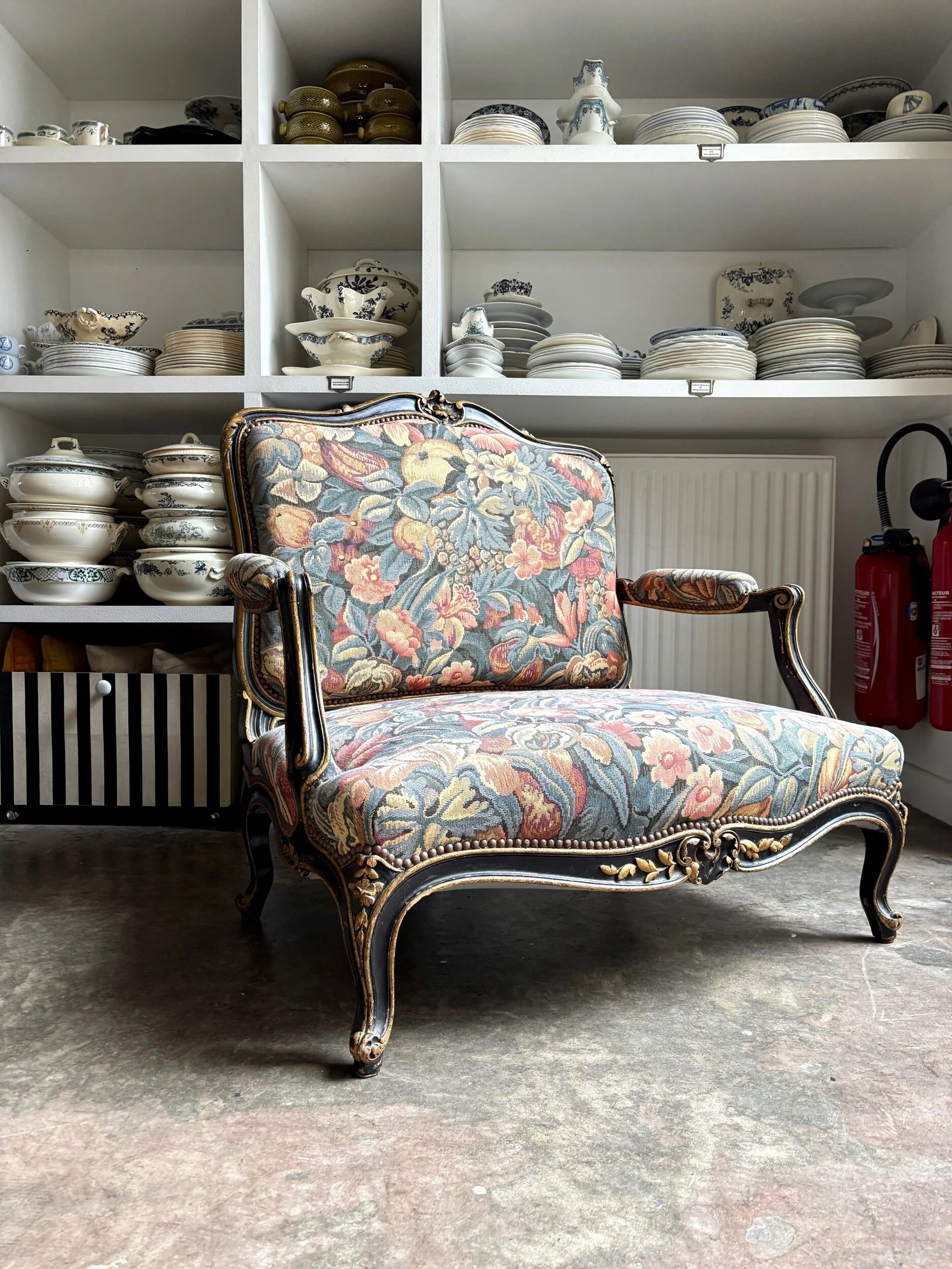 Louis XV style marquise in black and gold wood and jacquard, Napoléon III period.
