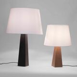Obelisk shaped table lamp