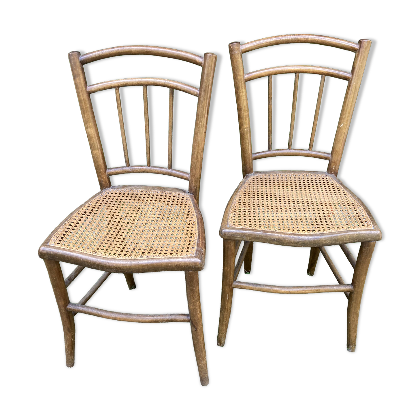 Deux chaises bistrot cannées