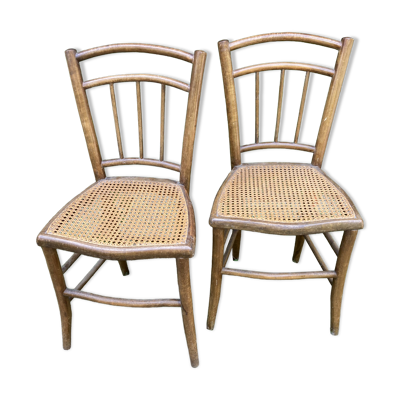 Deux chaises bistrot cannées
