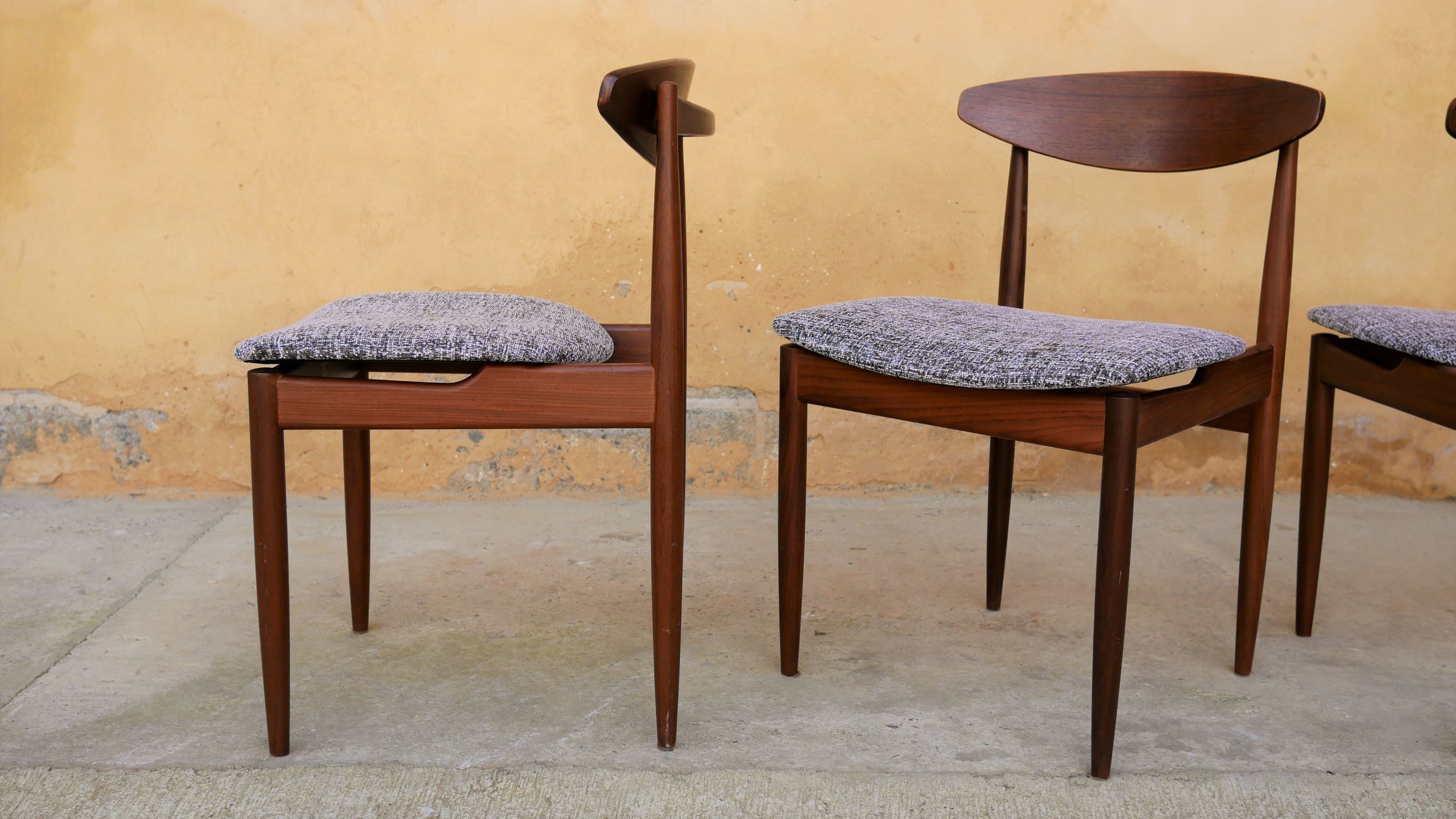 Series of 4 teak chairs by Ib Kofod-Larsen for G-Plan editions
