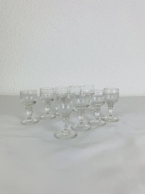 9 verres à liqueur Baccarat modèle Renaissance