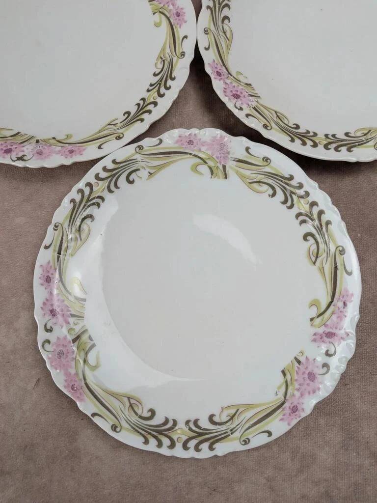 Set of 5 Limoges porcelain dessert plates in Art Nouveau style.