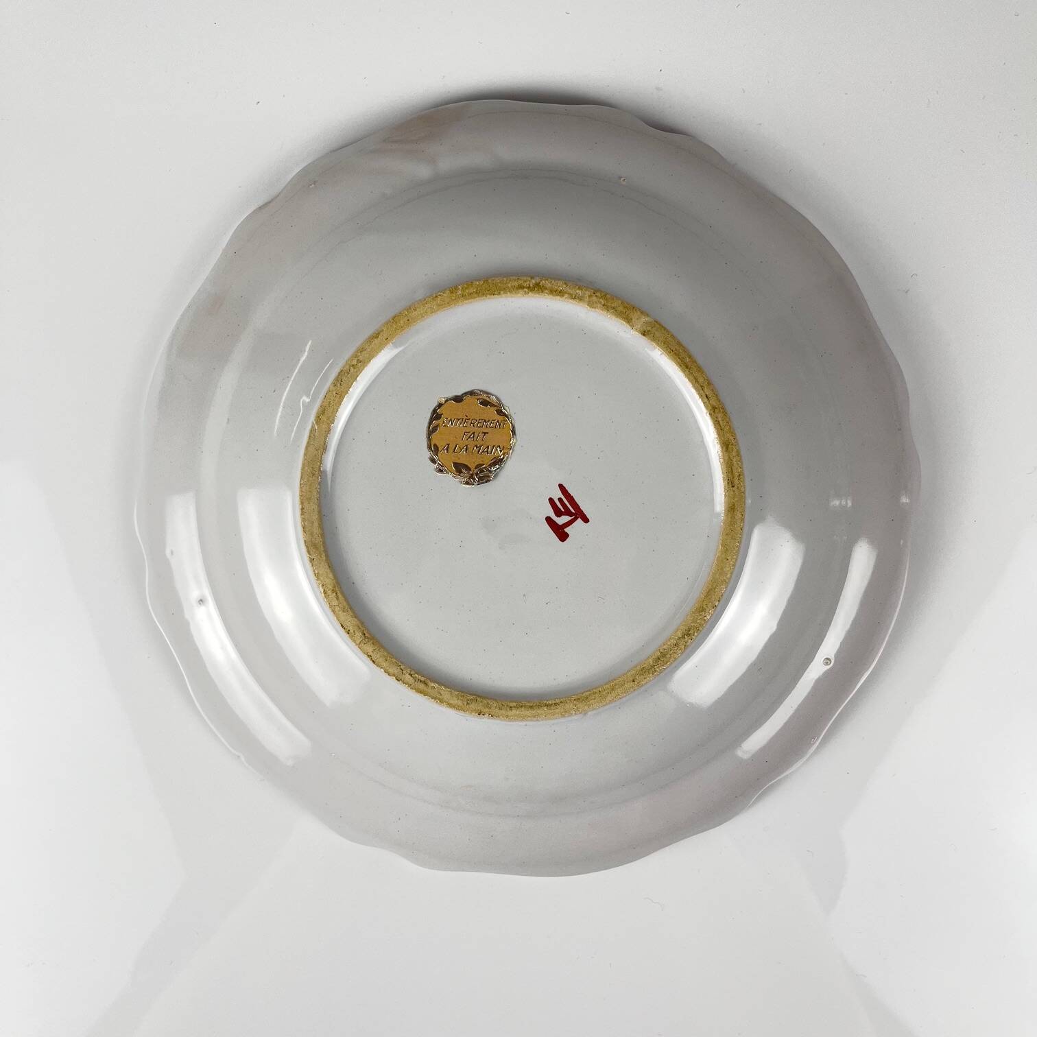 Set of 2 hand-painted ceramic dishes with flower pattern