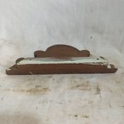 ancien fronton en bois - ornement décoratif
