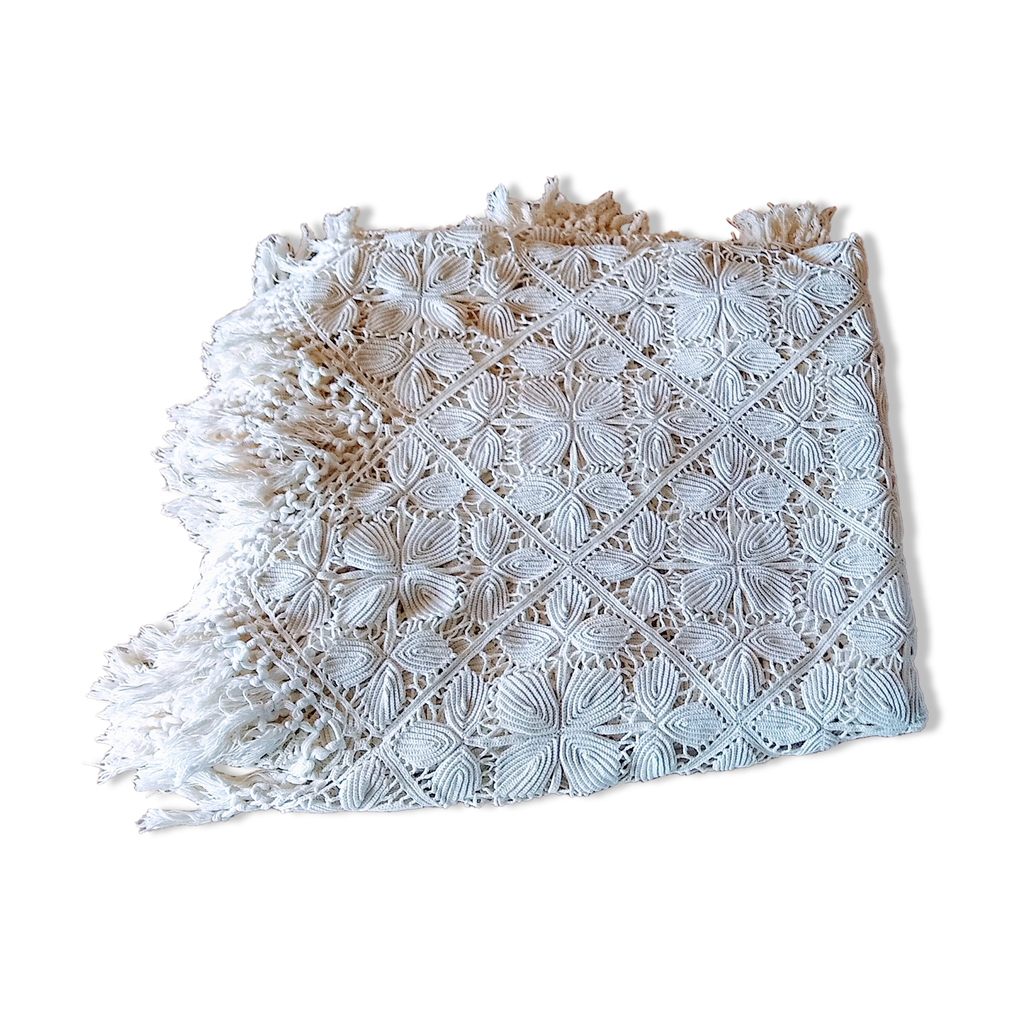 Scalloped bed top in crocheted ecru cotton